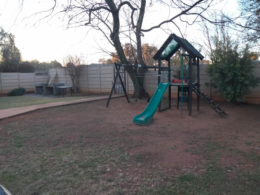 3 Bed House to rent in Brakpan North RR3859304 Private Property