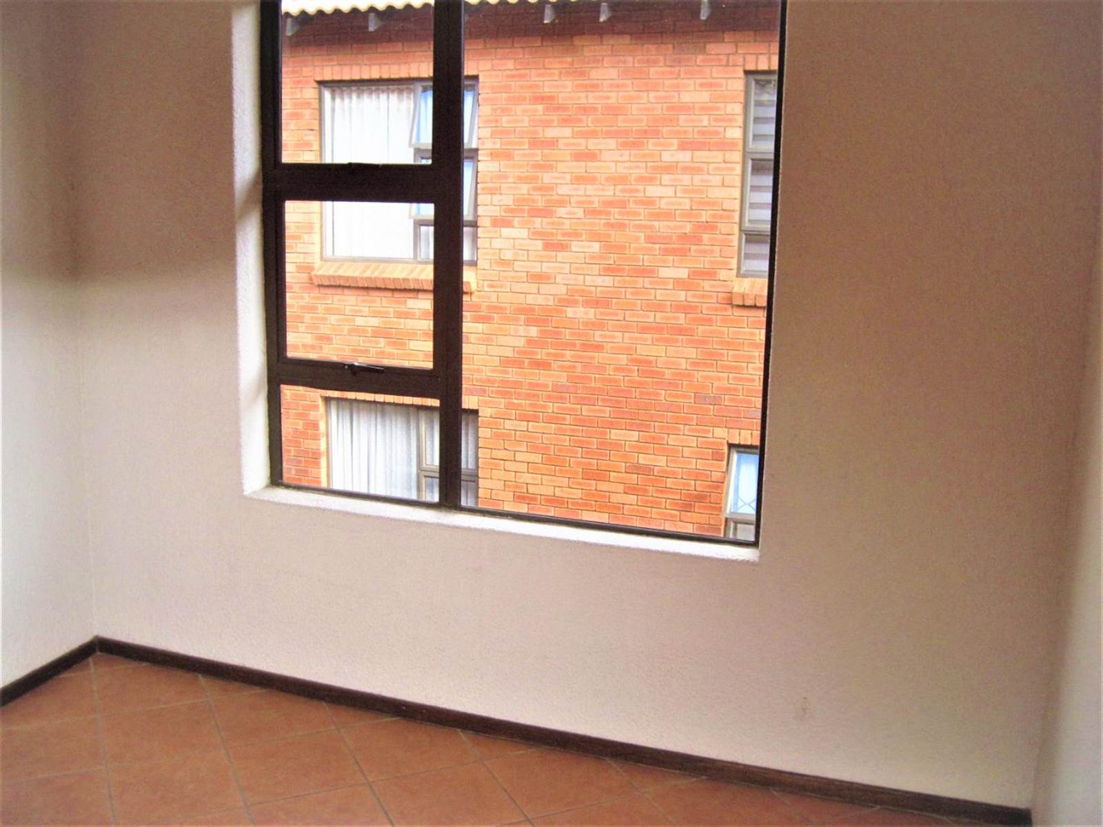 2 Bed Apartment in Alrode photo number 10