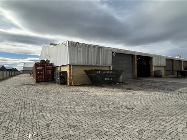 1 200  m² Industrial space