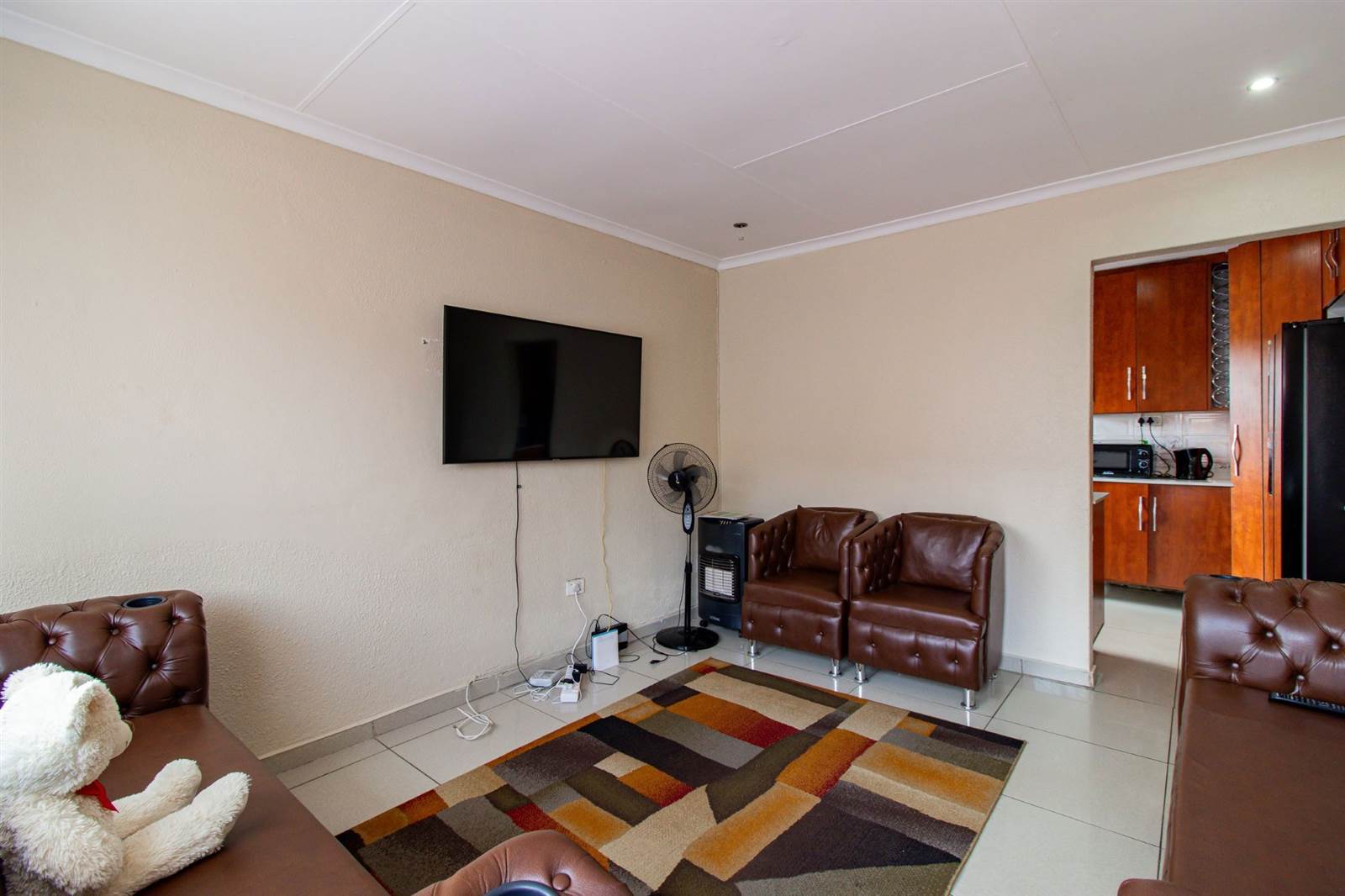 3 Bed House in Meredale photo number 6