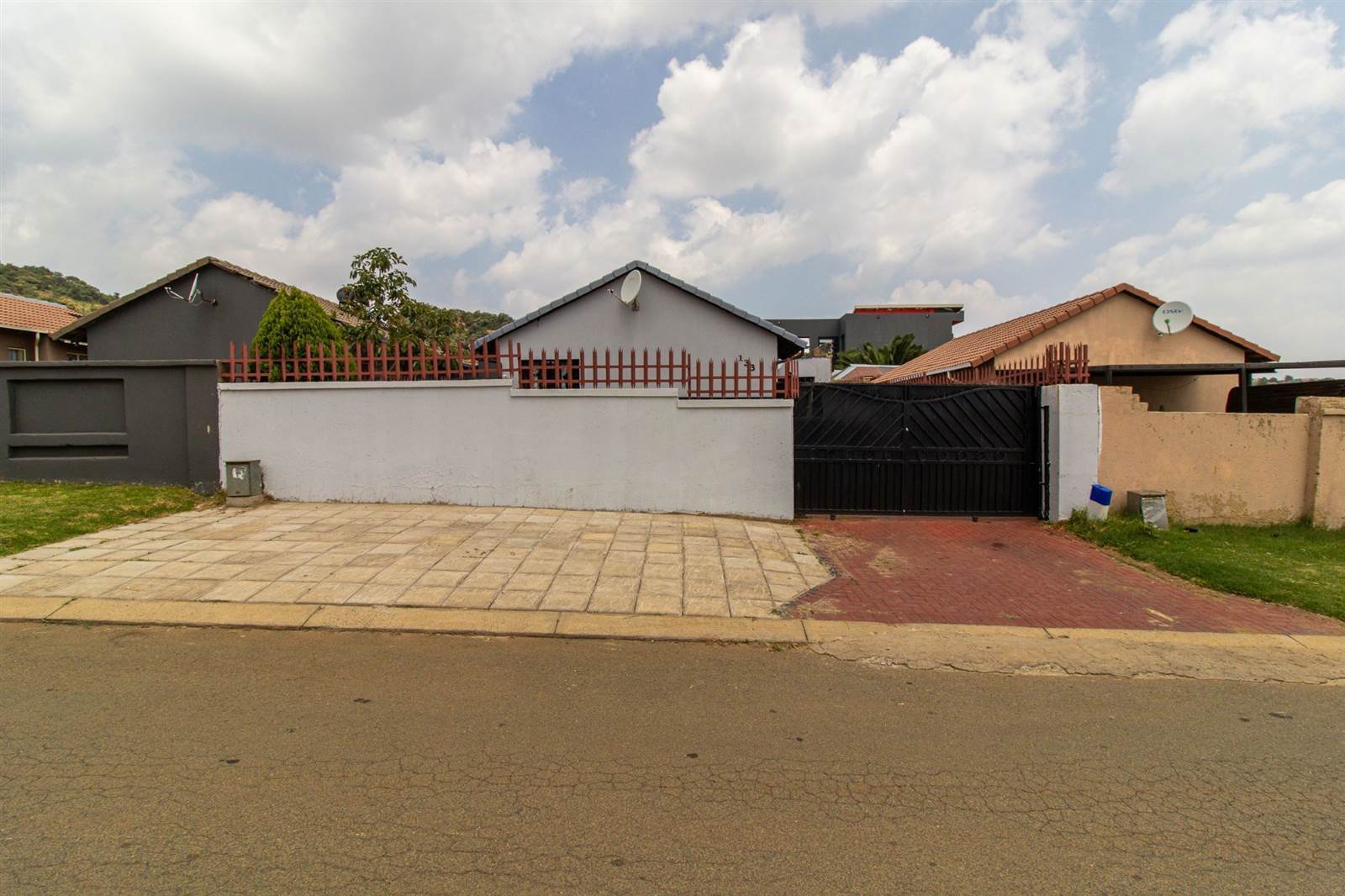 3 Bed House in Meredale photo number 4