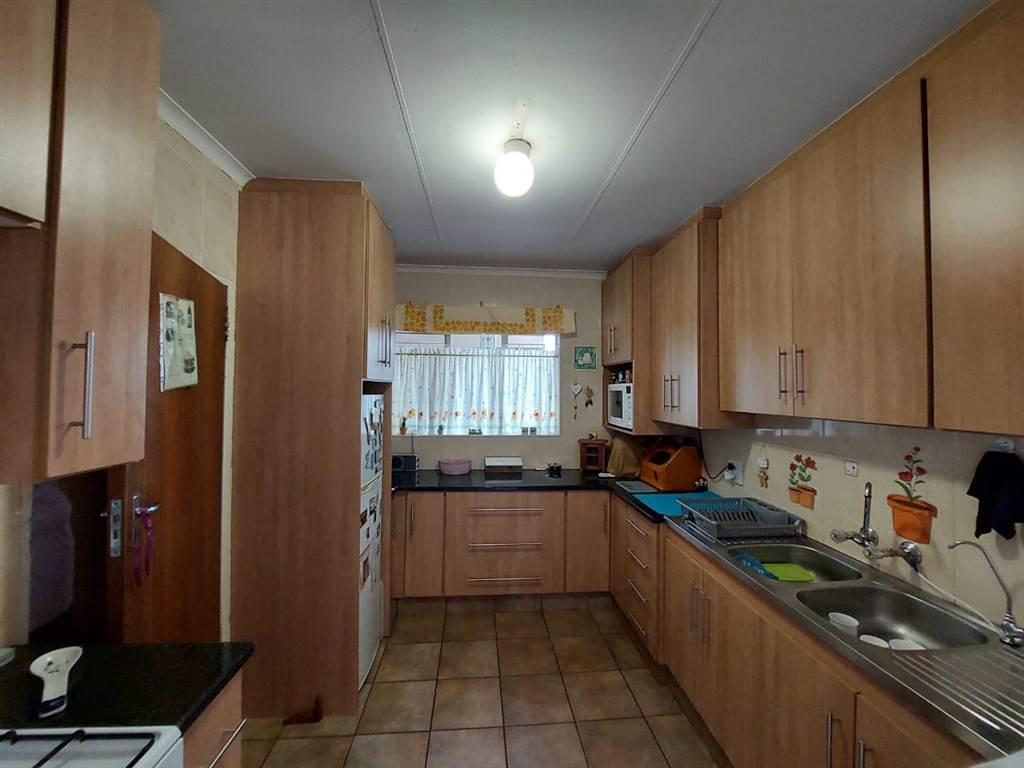 2 Bed Apartment in Kanoniers Park photo number 18