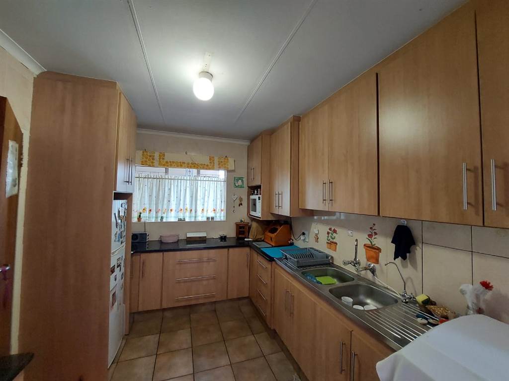 2 Bed Apartment in Kanoniers Park photo number 17
