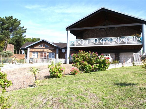 4 Bed House in Grabouw