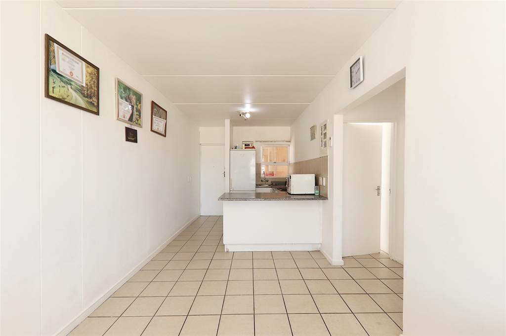 2 Bed Apartment in Maitland photo number 8