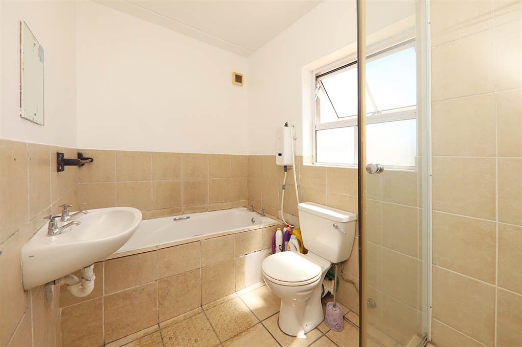2 Bed Apartment in Maitland photo number 14