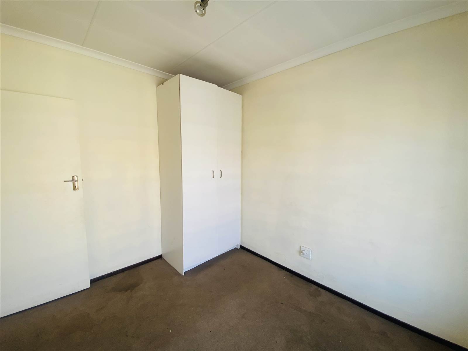 2 Bed Apartment in Brenthurst photo number 5