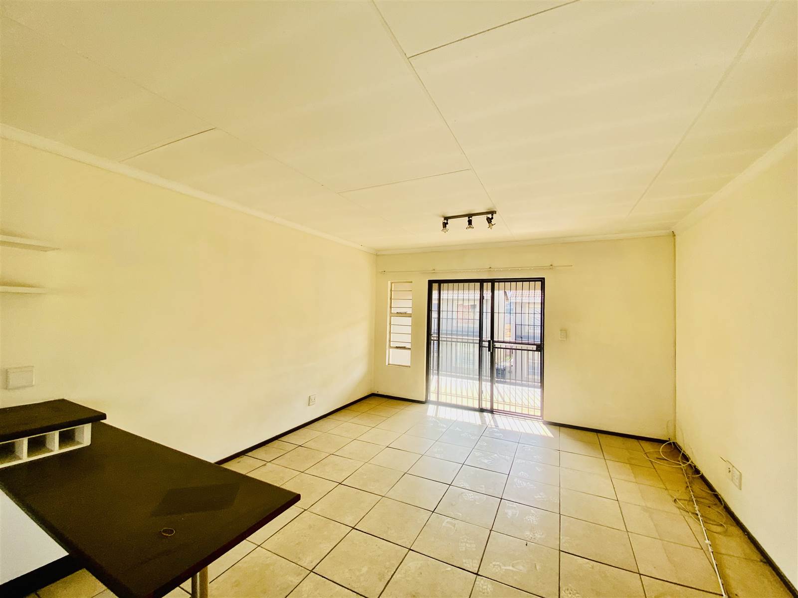 2 Bed Apartment in Brenthurst photo number 6