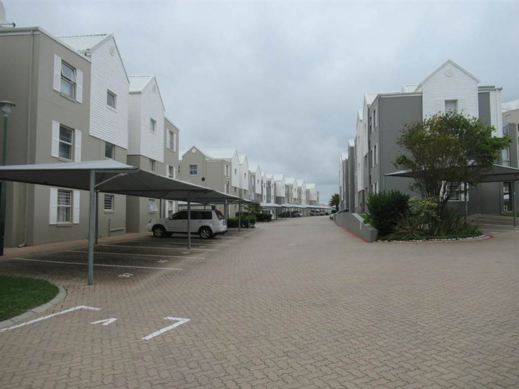2 Bed Apartment in Diaz Beach photo number 2