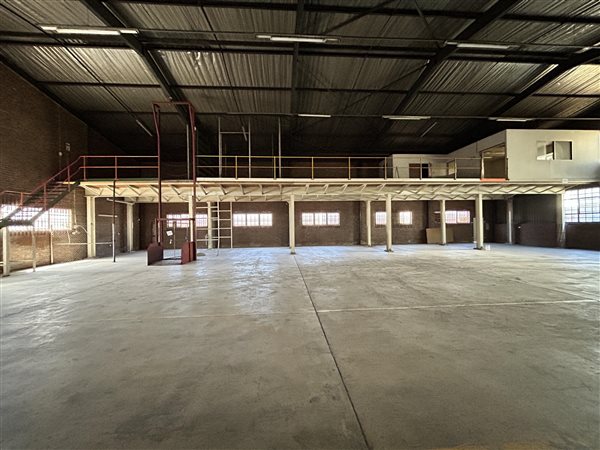 730  m² Industrial space