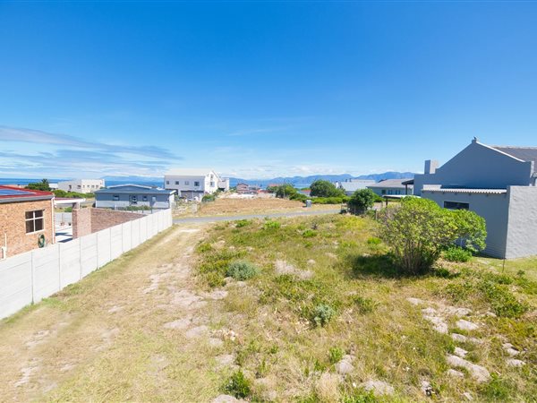 595 m² Land