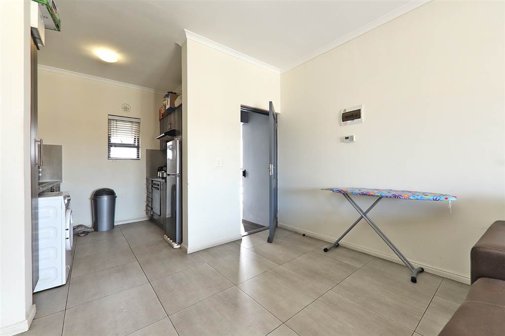 3 Bed Apartment in Parklands photo number 9