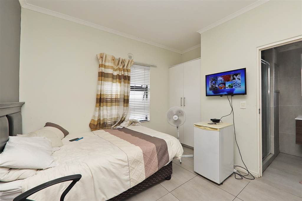 3 Bed Apartment in Parklands photo number 12