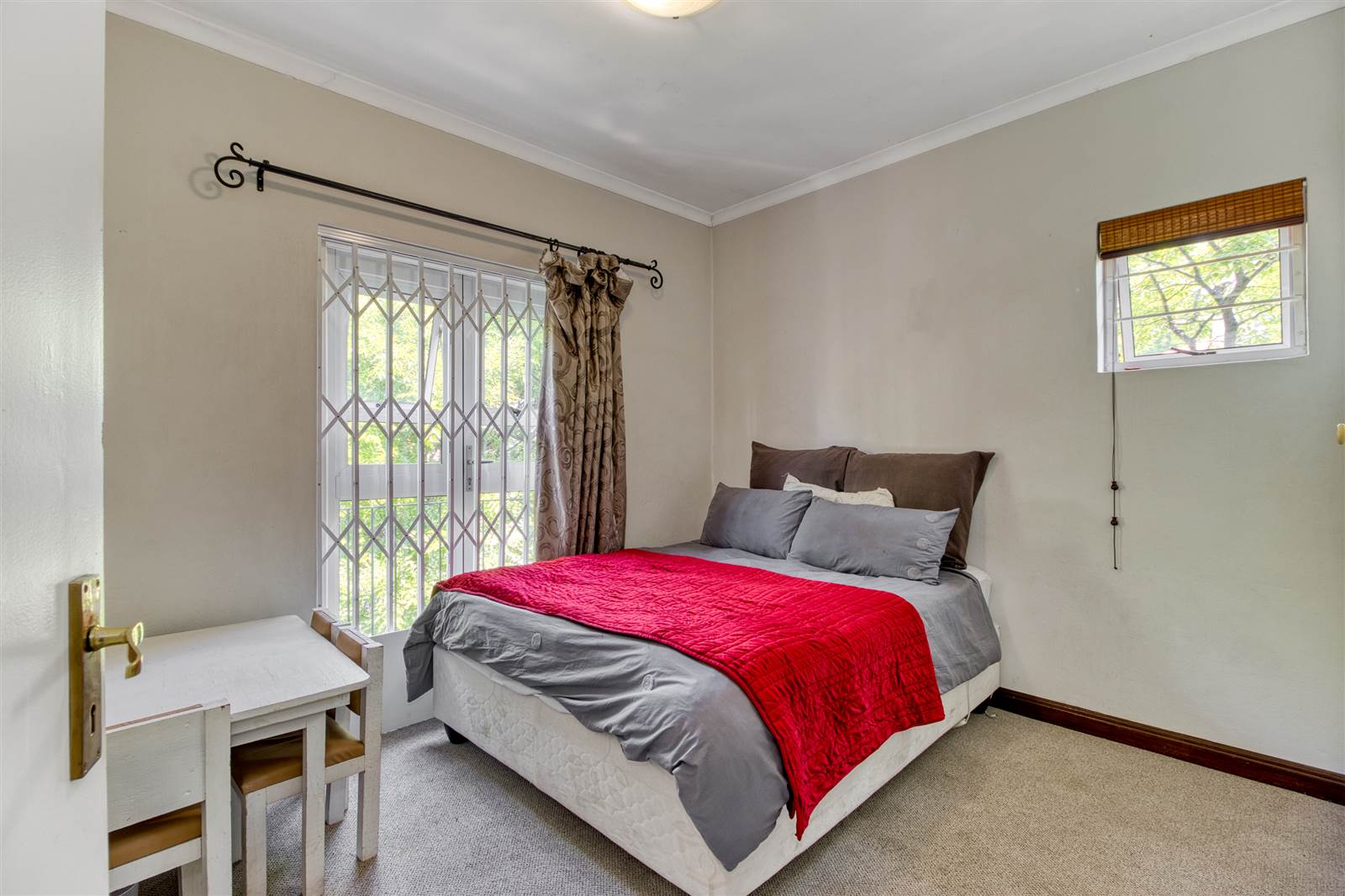3 Bed Apartment in Lonehill photo number 9