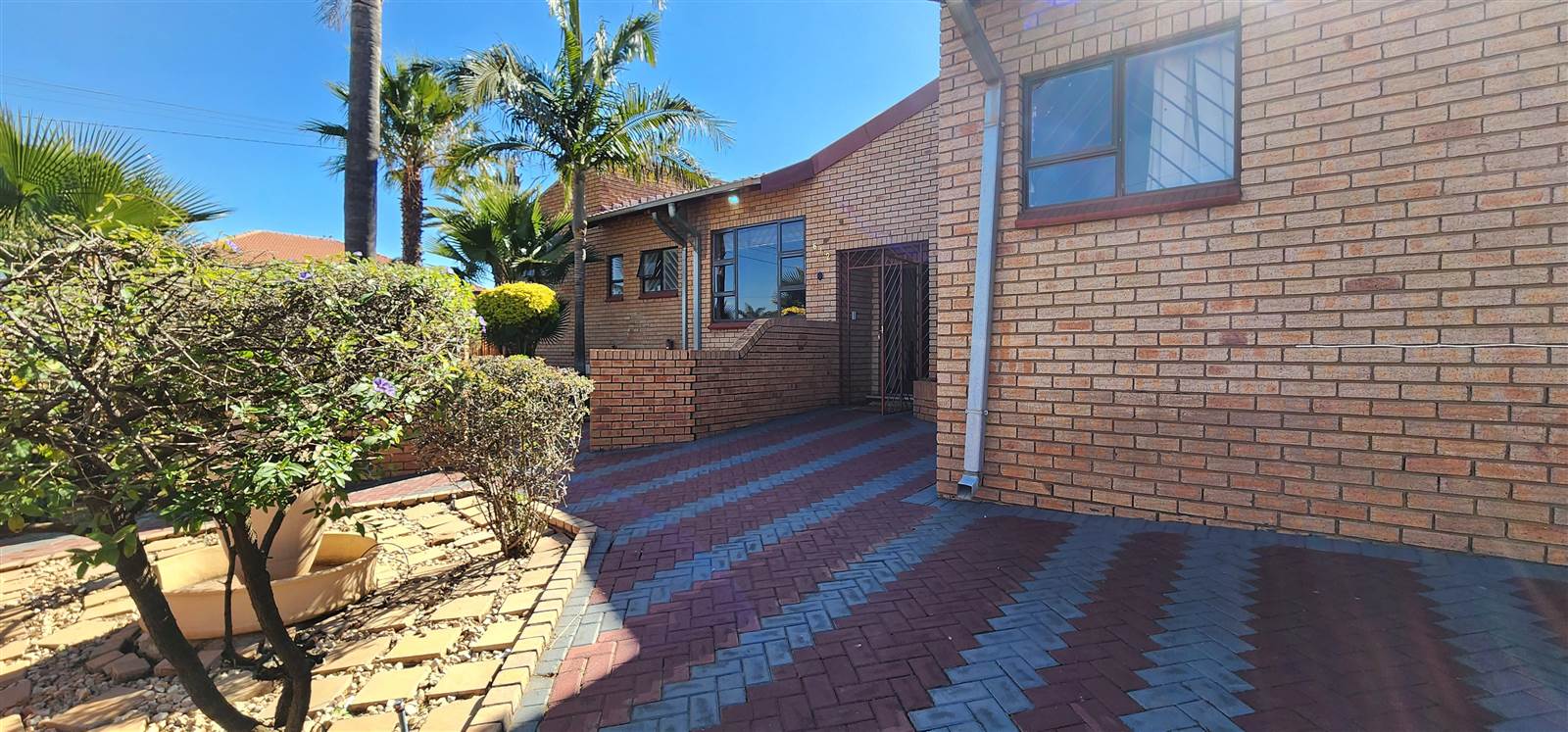 4 Bed House in Laudium photo number 4