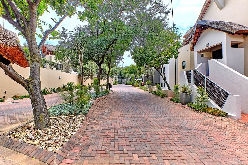 2 Bed Apartment in Witkoppen photo number 1