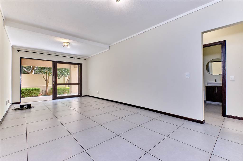 2 Bed Apartment in Witkoppen photo number 8