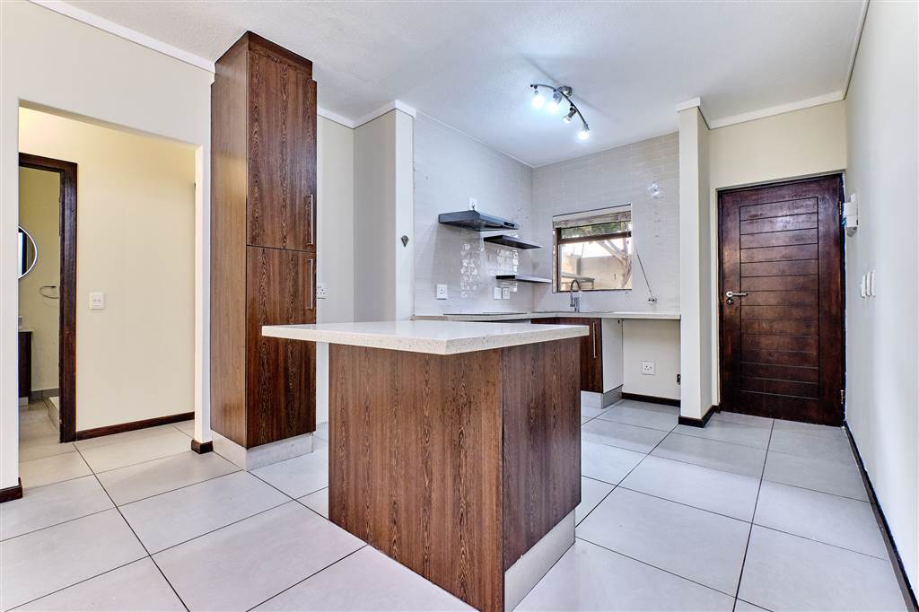 2 Bed Apartment in Witkoppen photo number 5