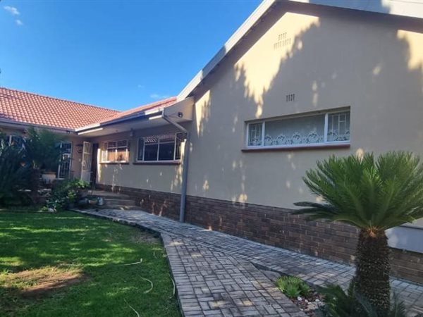 4 Bedroom House 4 Bedroom House