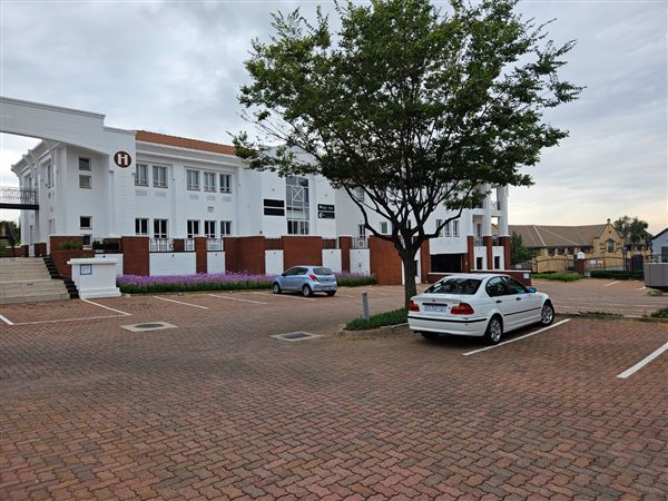 554  m² Commercial space