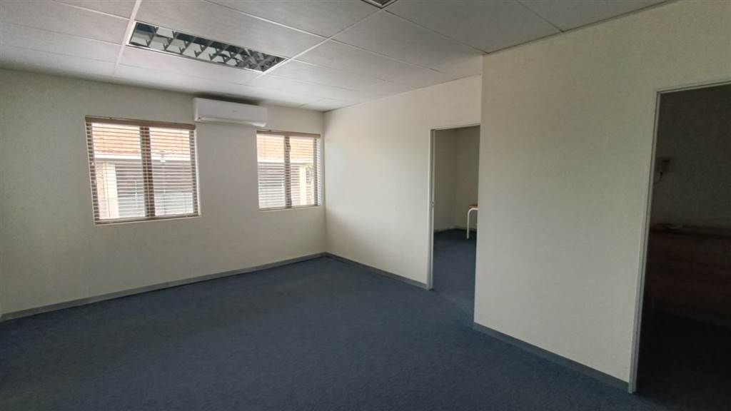 45  m² Commercial space in Hazeldean (Silverlakes Surroundings) photo number 3
