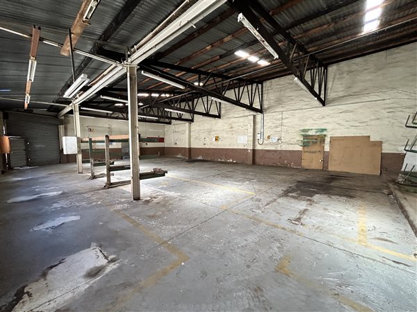 340  m² Industrial space