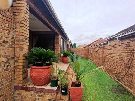 3 Bed Townhouse in Amberfield photo number 23