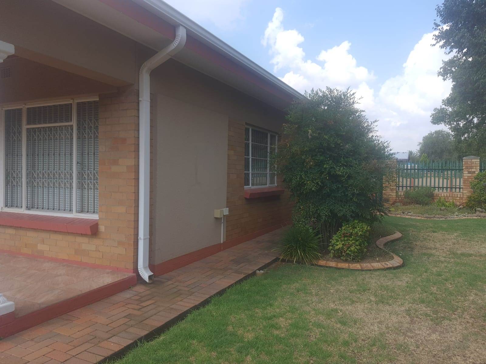 4 Bed House in Carletonville photo number 10
