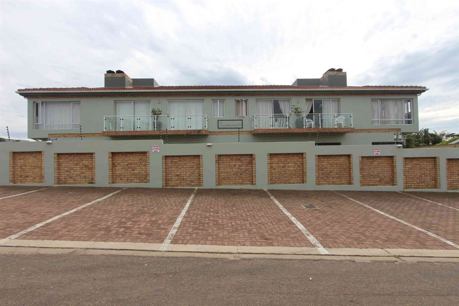 22 Bed Apartment in Jeffreys Bay photo number 3