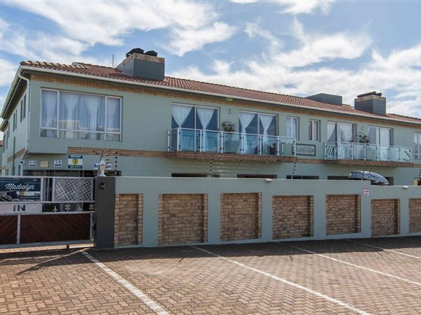 22 Bed Apartment in Jeffreys Bay