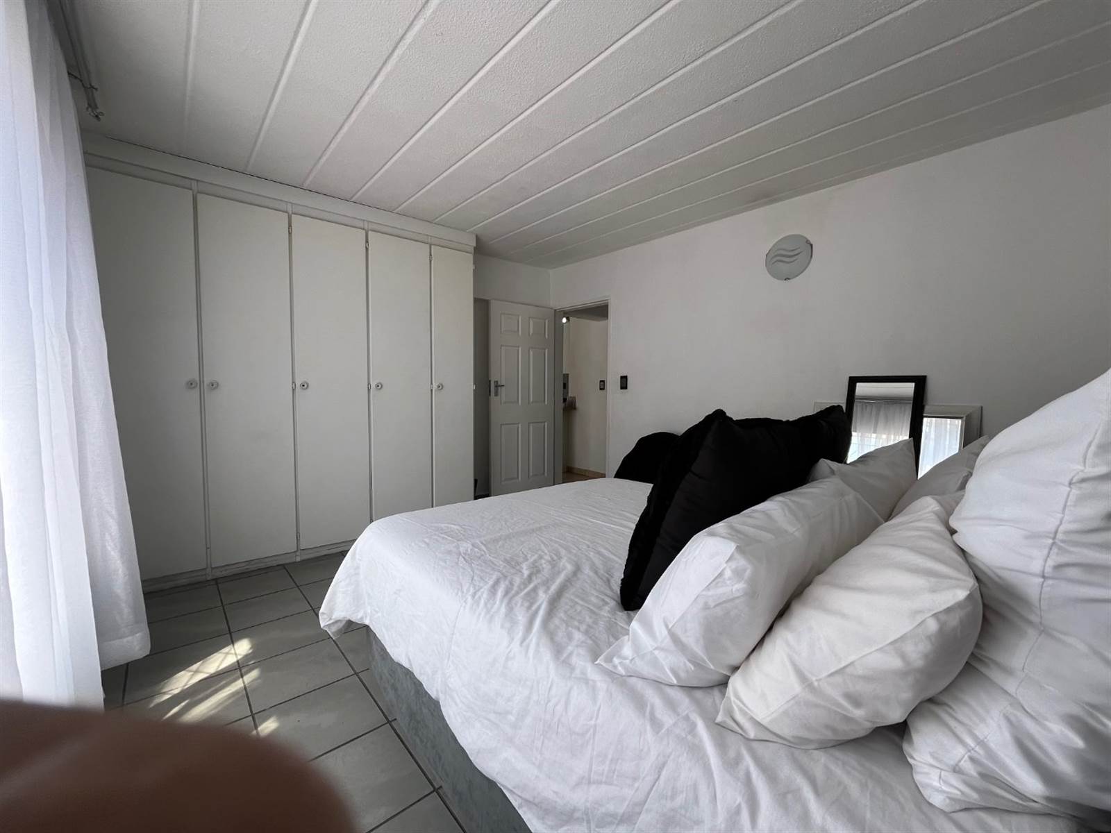 2 Bed Apartment in Helderkruin photo number 7