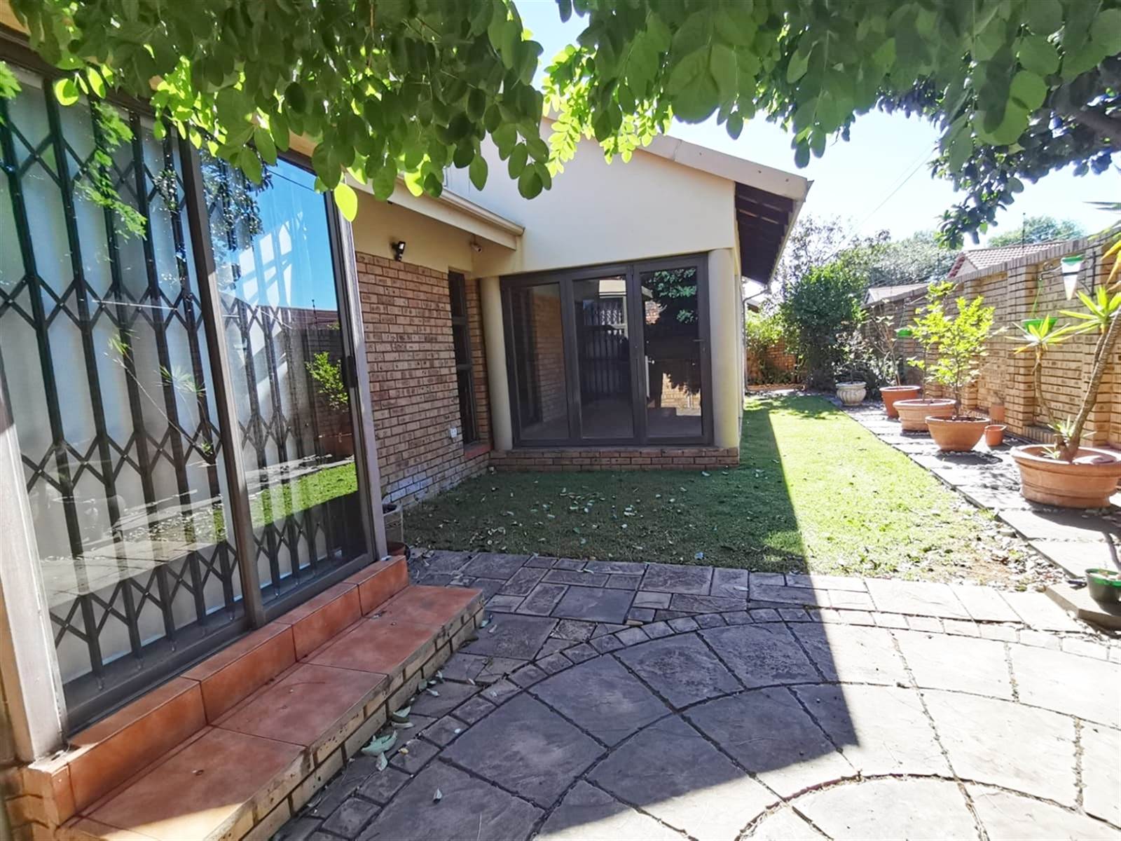 2 Bed Townhouse in Vaalpark photo number 27