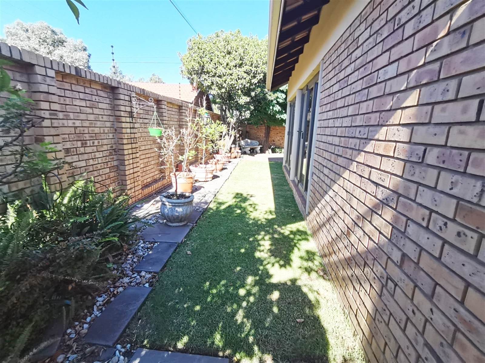2 Bed Townhouse in Vaalpark photo number 22
