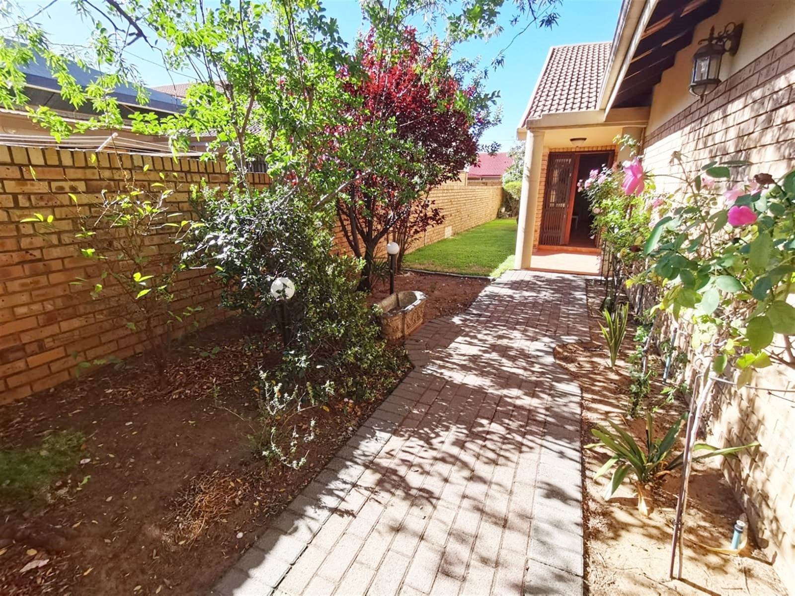 2 Bed Townhouse in Vaalpark photo number 29