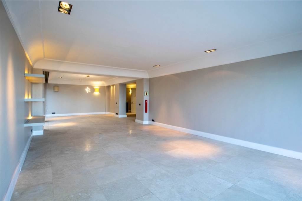 3 Bed Apartment in Mouille Point photo number 10