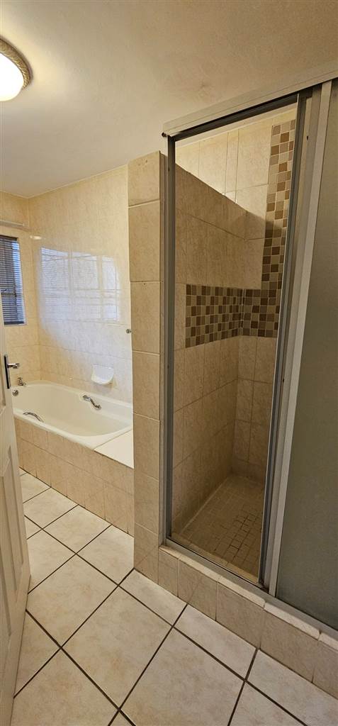3 Bed Apartment in Bloemfontein photo number 13