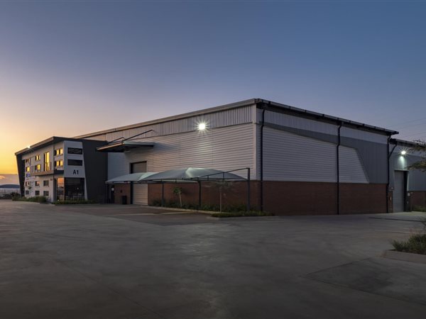 900  m² Industrial space in Louwlardia
