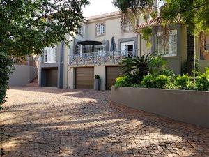 4 Bed House in Zwartkop