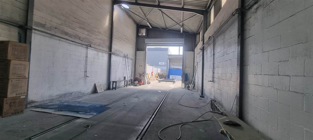 2930  m² Industrial space in Airport Industria photo number 15