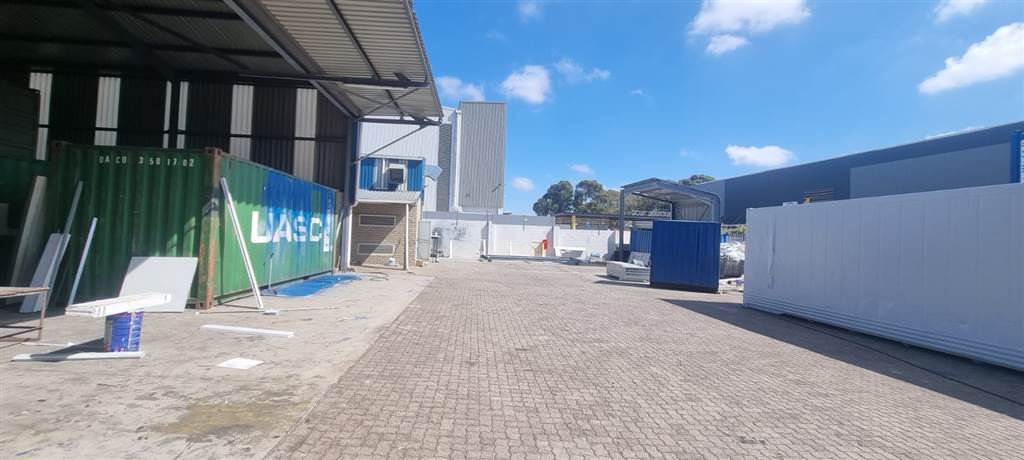 2930  m² Industrial space in Airport Industria photo number 3
