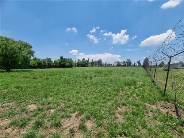 2 985 m² Land