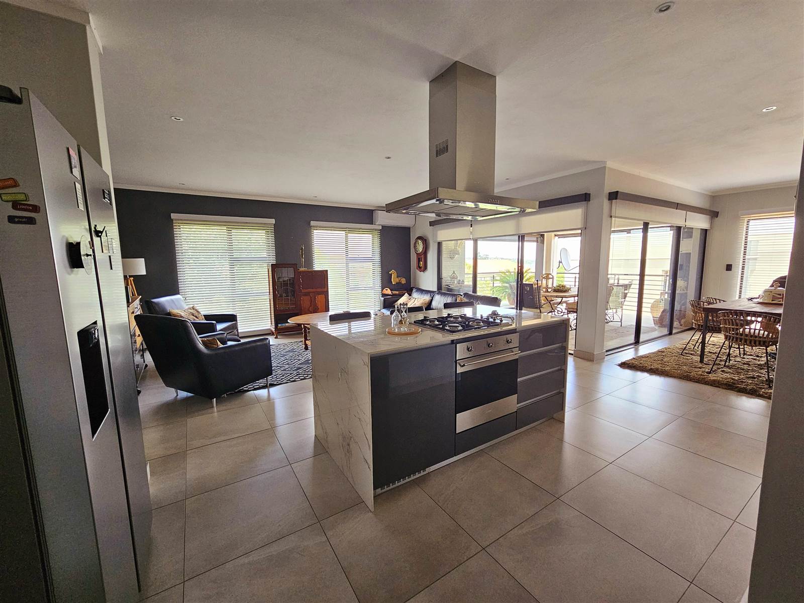 3 Bed Penthouse in Waterkloof photo number 1