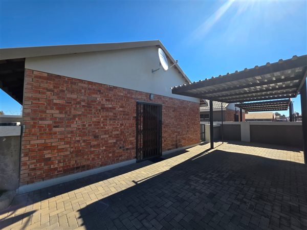 2 Bedroom Townhouse 2 Bedroom Townhouse