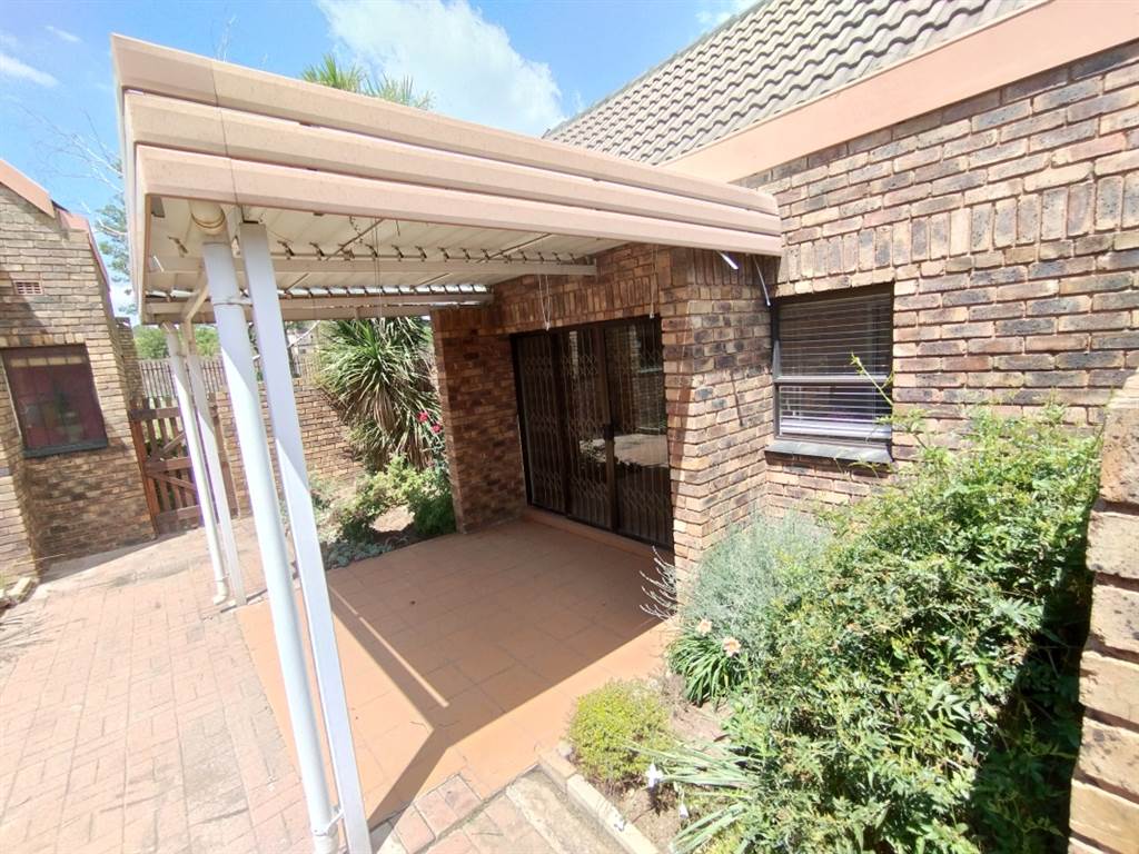 4 Bed House in Randjesfontein photo number 19