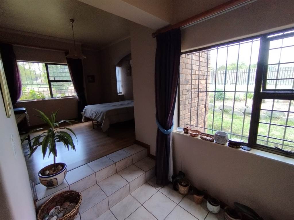 4 Bed House in Randjesfontein photo number 12