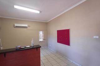 Commercial space in Kimberley North photo number 4