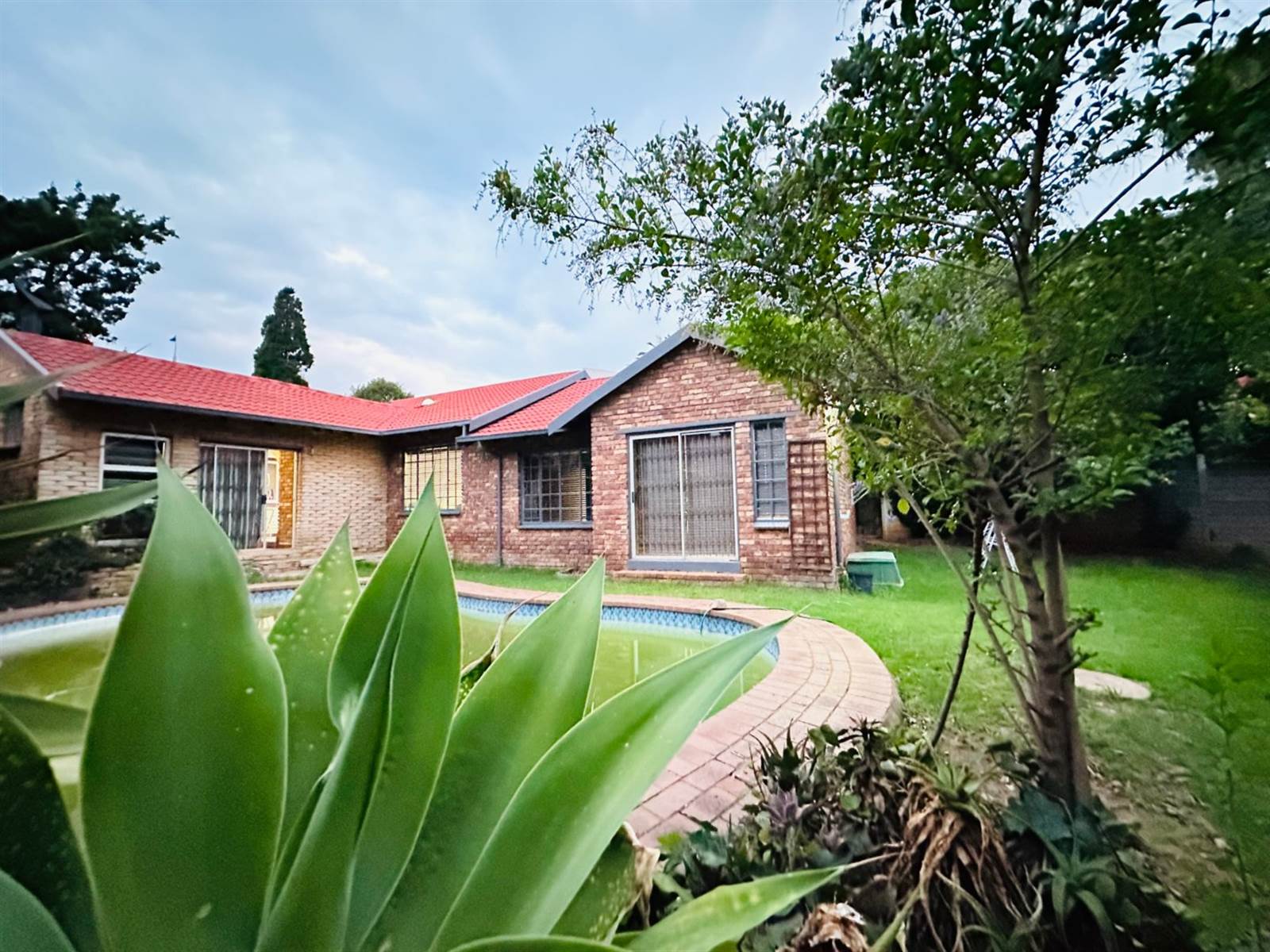 3 Bed House in Roodepoort Central photo number 3