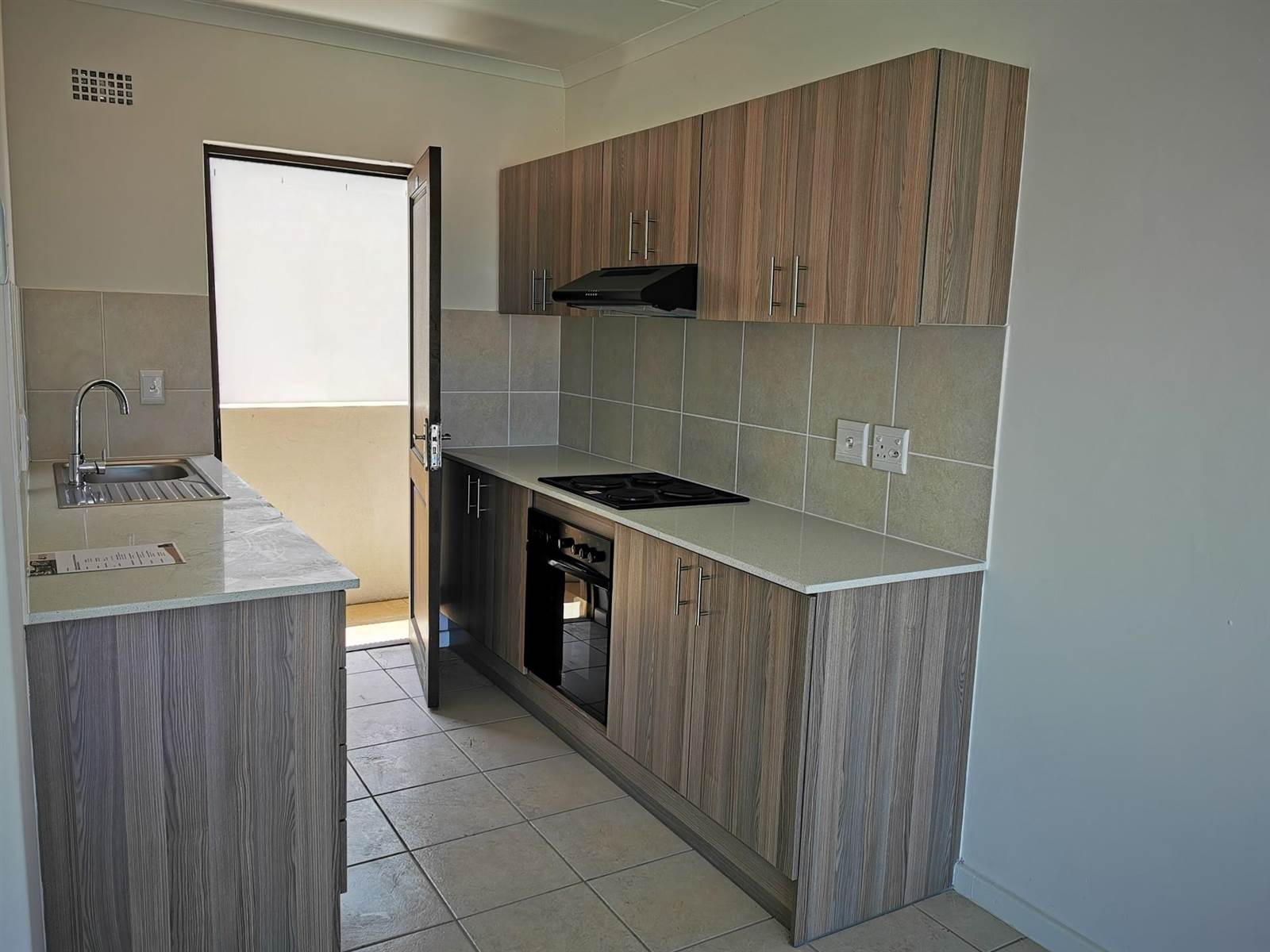 1 Bed Apartment in Grassy Park photo number 4
