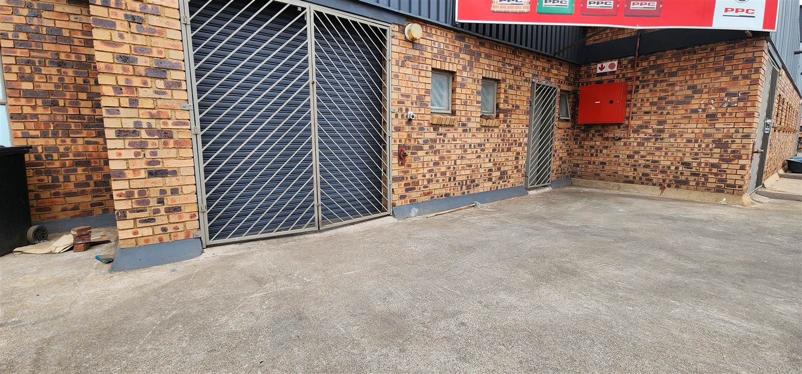 168  m² Commercial space in Laudium photo number 10