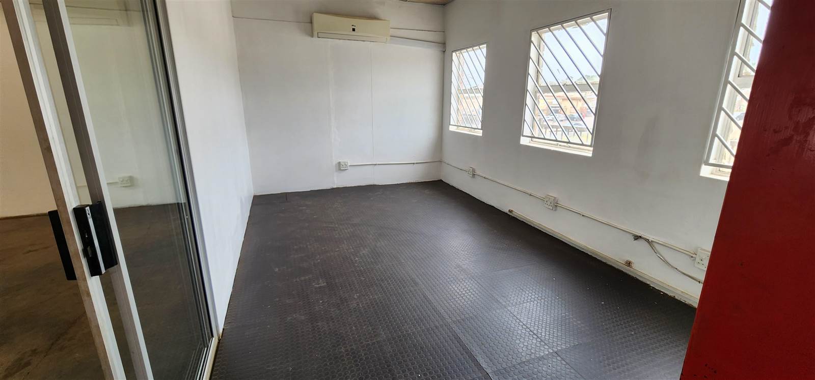 168  m² Commercial space in Laudium photo number 3